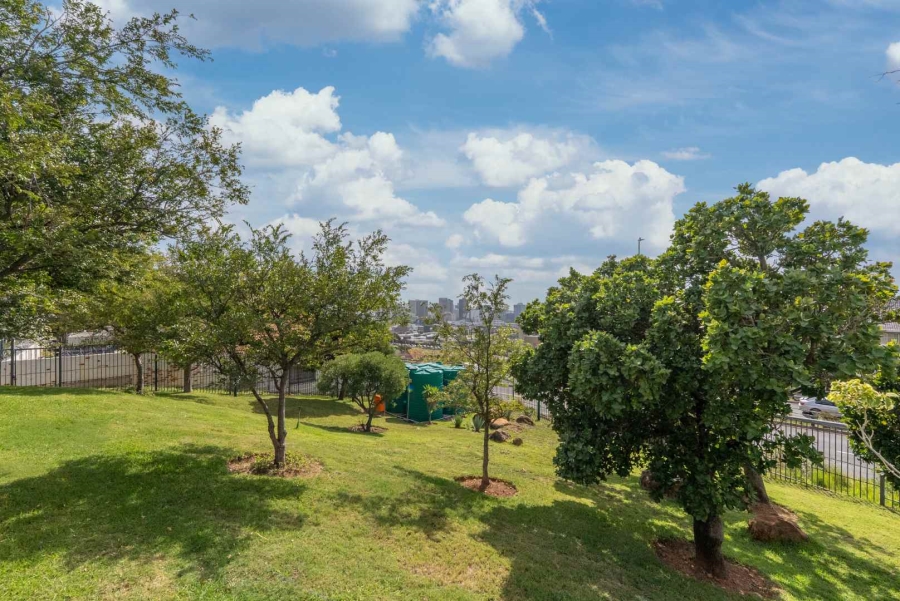1 Bedroom Property for Sale in Vredehoek Western Cape
